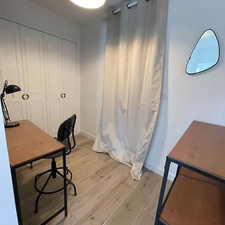 Appartement Proche Stade/Eurexpo เดซีน-ชาร์ปิเยอ ภายนอก รูปภาพ