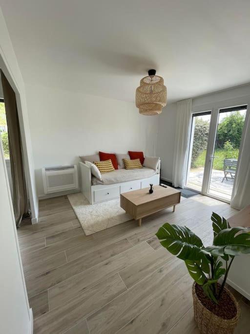 Appartement Proche Stade/Eurexpo เดซีน-ชาร์ปิเยอ ภายนอก รูปภาพ